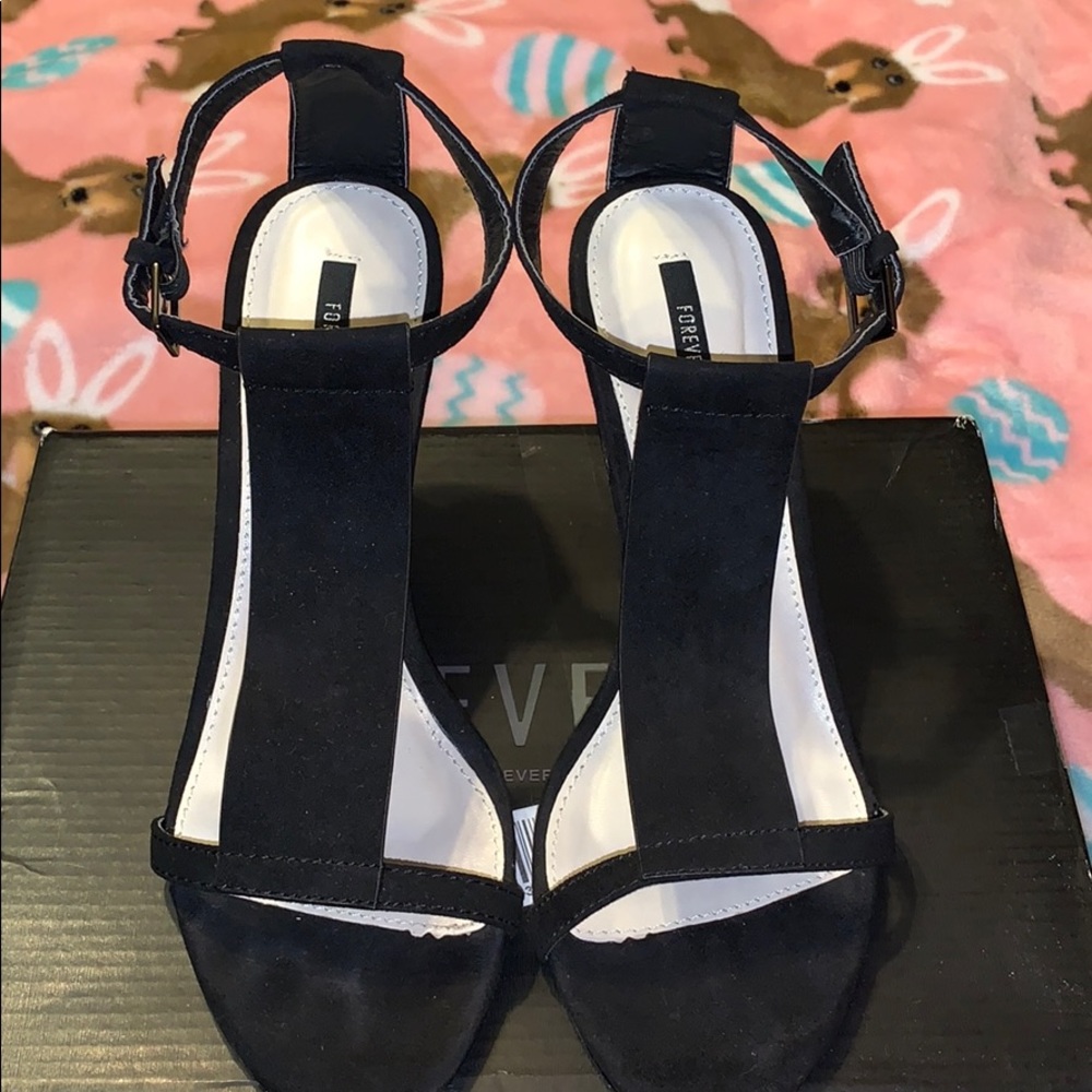 Forever 21 Black Faux Suede Heels Size 6
